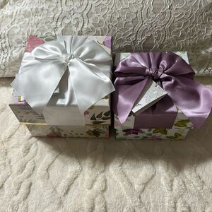 PAPYRUS Set of Two Floral Top White Lavender Bow Square Nesting Gift Boxes